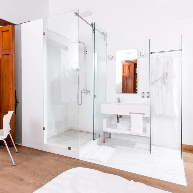 Domingo Santo Hotel Boutique - Deluxe Double Room with Balcony - 7