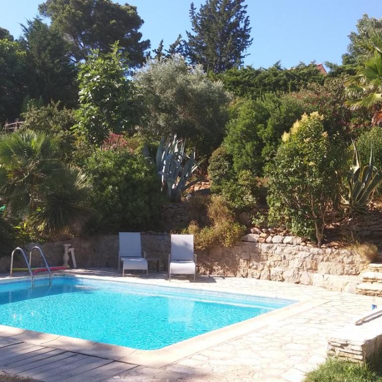 Villa Le Clos Fleuri - Chambre Double avec Salle de Bains Privative - 13