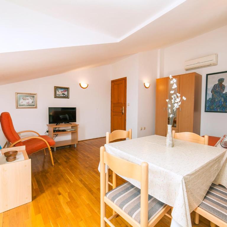 Apartments Krš Medinski - One-Bedroom Apartment with Terrace and Sea View - Attic - 2