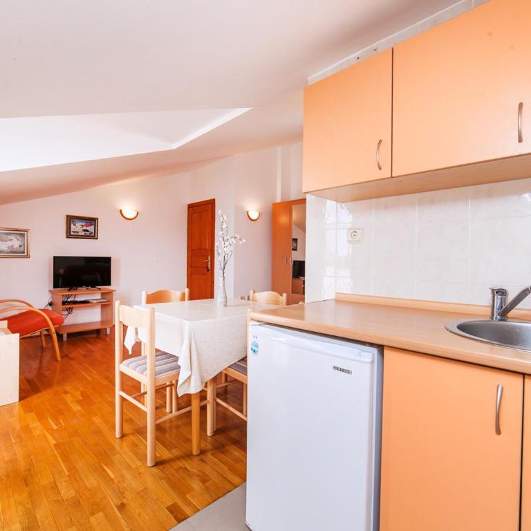 Apartments Krš Medinski - One-Bedroom Apartment with Terrace and Sea View - Attic - 3