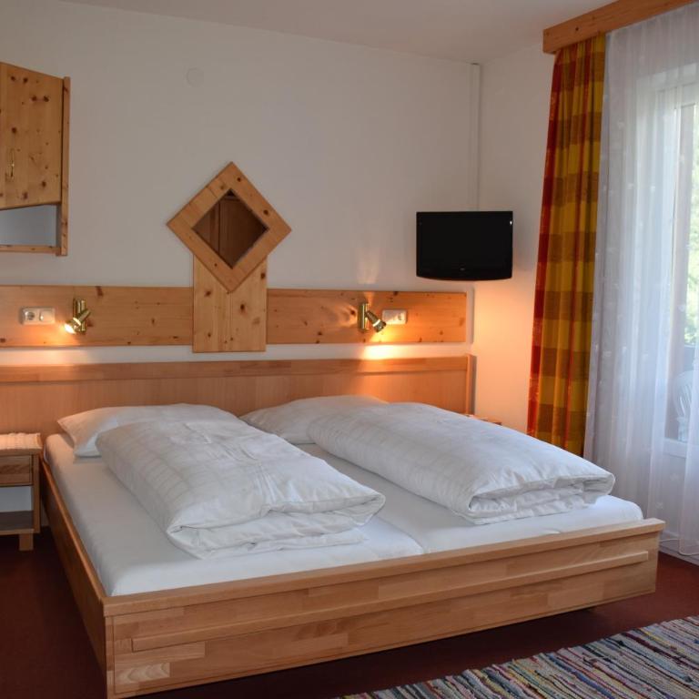 Pension Appartement Ambrosi - Doppelzimmer mit Balkon - 4