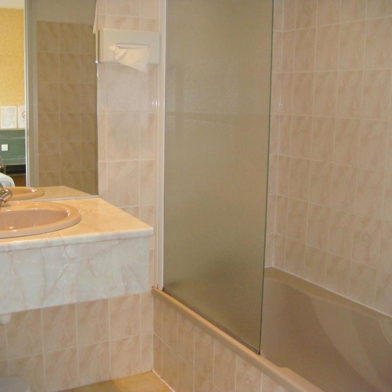 Hotel La Chaumière - Chambre Double Confort - Vue sur Jardin - Premier Étage - 1