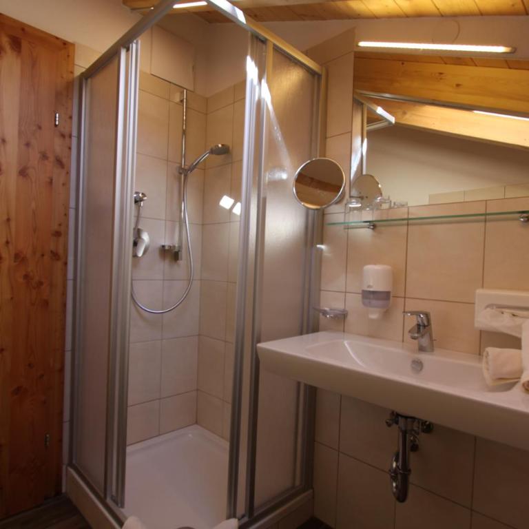 Pension Waldesruh - Doppelzimmer mit Balkon - 3