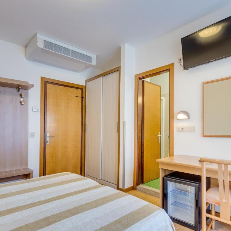 Hotel Ambassador - Camera Matrimoniale/Doppia con Letti Singoli con Balcone - 1