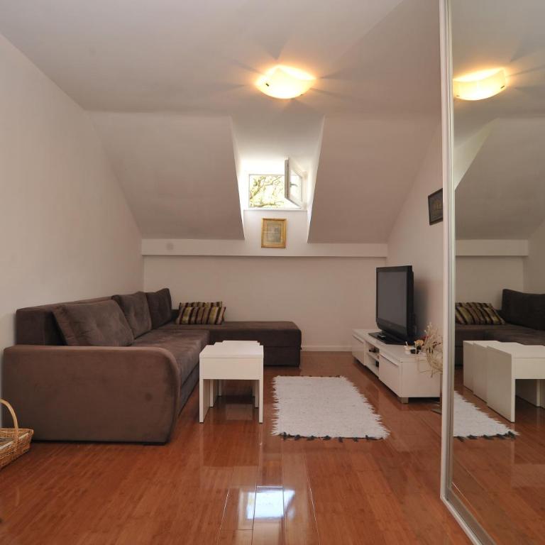 Main Street Apartment - Apartman - 5