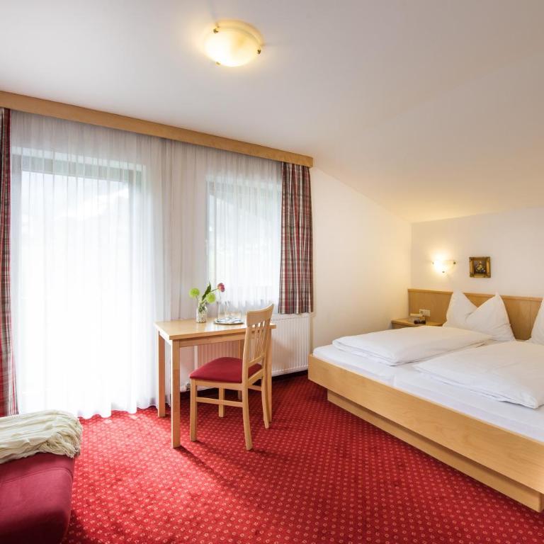 Pension Haus am Dorfplatz - Doppelzimmer mit Balkon - 3