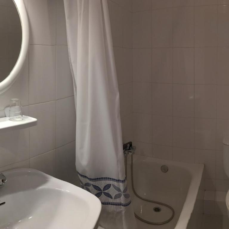 Pension Rosalia de Castro - Habitación Familiar con baño privado - 4