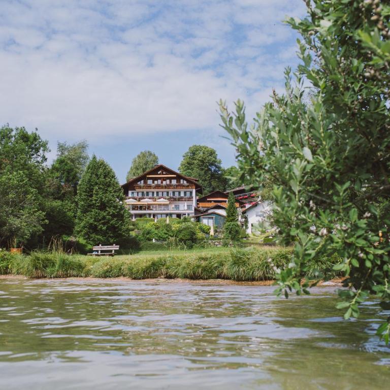 Dreimäderlhaus - Das vegetarische Boutique Hotel - Premium Familienzimmer mit Seeblick - 13