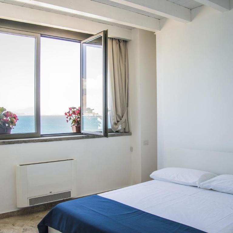Sunrise Guest House - Double Room with Private Bathroom - 1