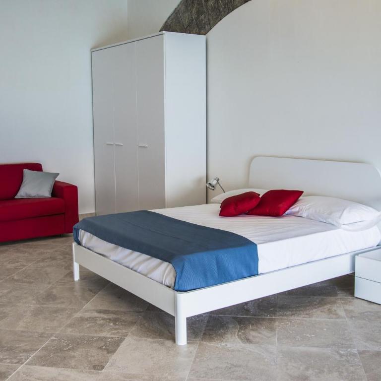 Sunrise Guest House - Family Room with Shared Bathroom - 5
