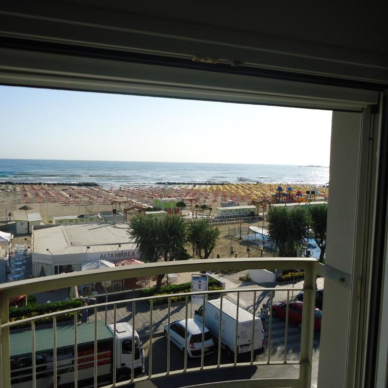 Hotel L&V - Camera Matrimoniale Executive con Vista Mare - 1