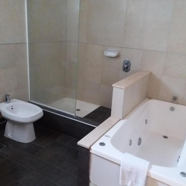 Hotel Cuatro Plazas - Standard Quadruple Room - 3