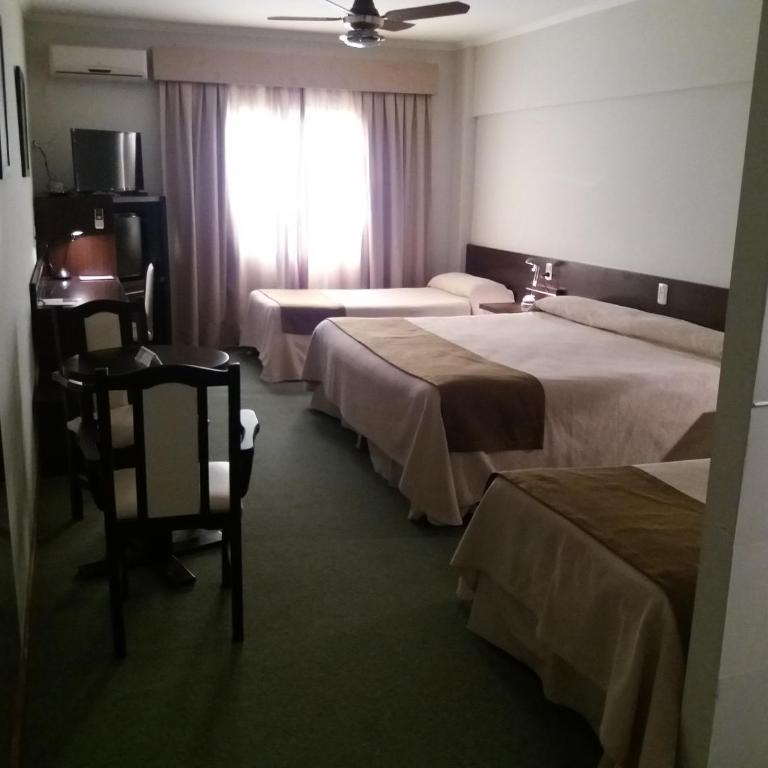 Hotel Cuatro Plazas - Superior Quadruple Room - 5