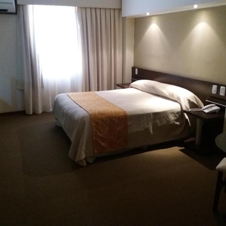 Hotel Cuatro Plazas - Queen Room - 1