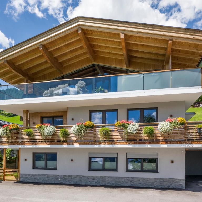 Alpenchalet Zillertal - Apartment mit 2 Schlafzimmern und Terrasse - 1