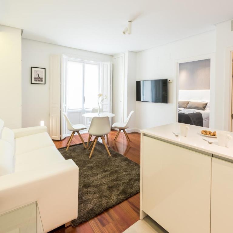 Santa Ana Plaza - Apartment with Balcony - 26