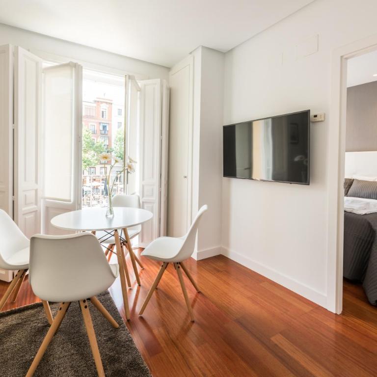 Santa Ana Plaza - Apartment with Balcony - 29