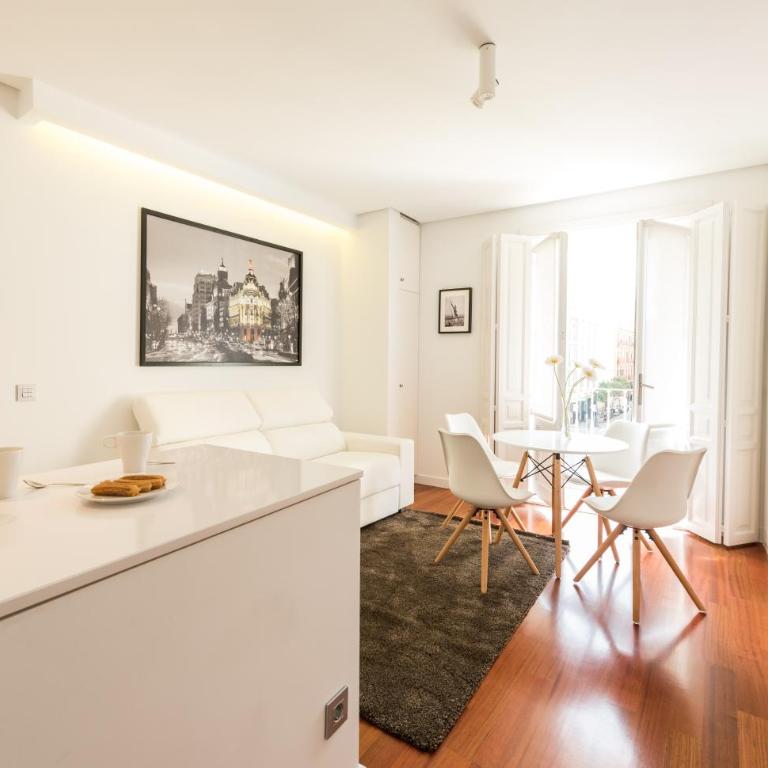 Santa Ana Plaza - Apartment with Balcony - 31