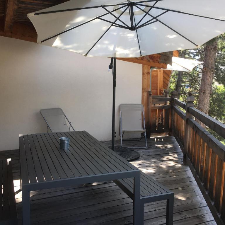 CHALET EVEREST Les CHALETS D'HINOUKA SERRE CHEVALIER-CHANTEMERLE 200 m des pistes - Chalet 3 Chambres - 24