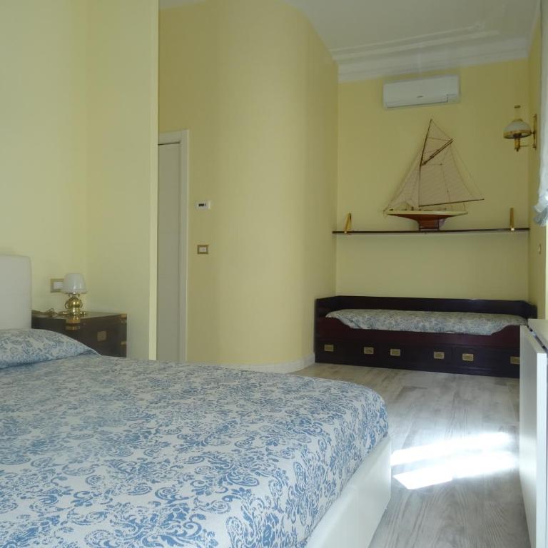 Suites Margot - Camera Tripla con Bagno Privato - 1