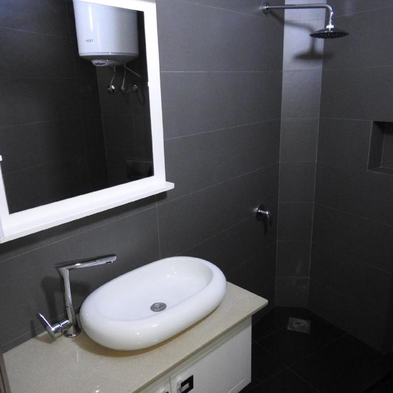 Apartments FourRoses - Three-Bedroom Apartment - 8