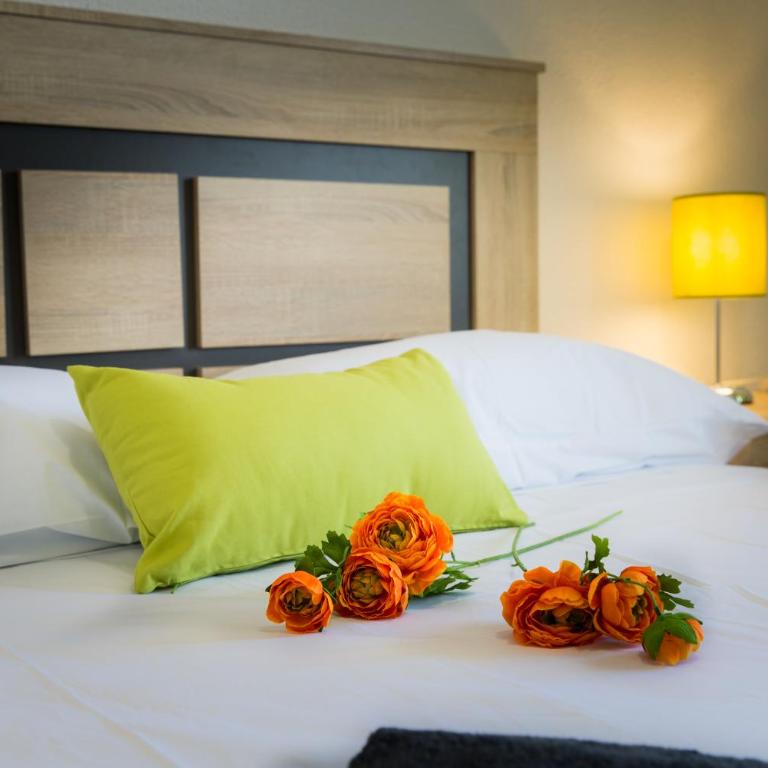 Holidays2Torremolinos Apartamento de 3 dormitorios con terraza y piscina comunitaria - Three-Bedroom Apartment - 17