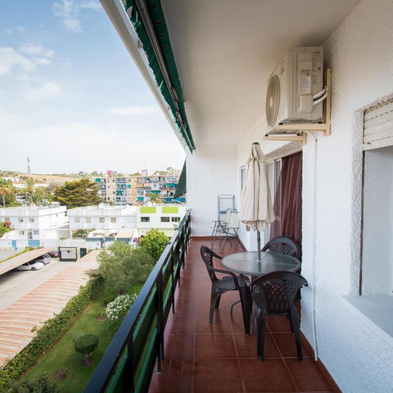 Holidays2Torremolinos Apartamento de 3 dormitorios con terraza y piscina comunitaria - Three-Bedroom Apartment - 13