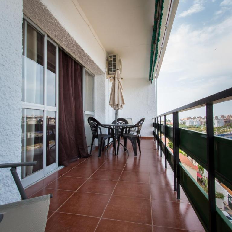 Holidays2Torremolinos Apartamento de 3 dormitorios con terraza y piscina comunitaria - Three-Bedroom Apartment - 19