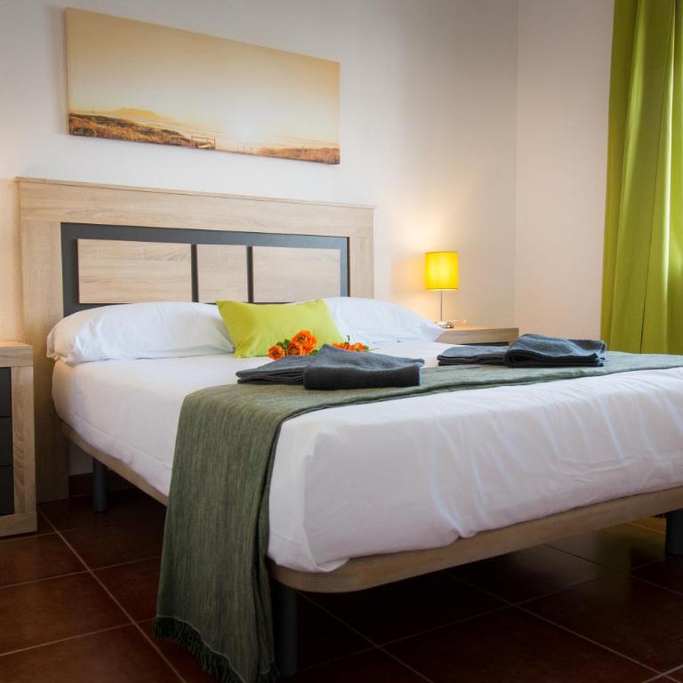 Holidays2Torremolinos Apartamento de 3 dormitorios con terraza y piscina comunitaria - Three-Bedroom Apartment - 27