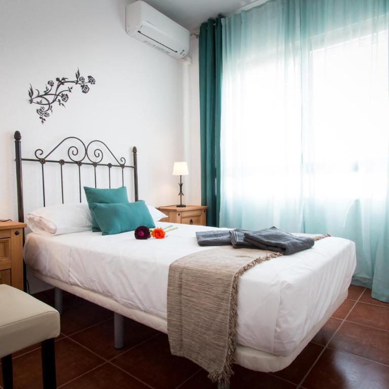 Holidays2Torremolinos Apartamento de 3 dormitorios con terraza y piscina comunitaria - Three-Bedroom Apartment - 31