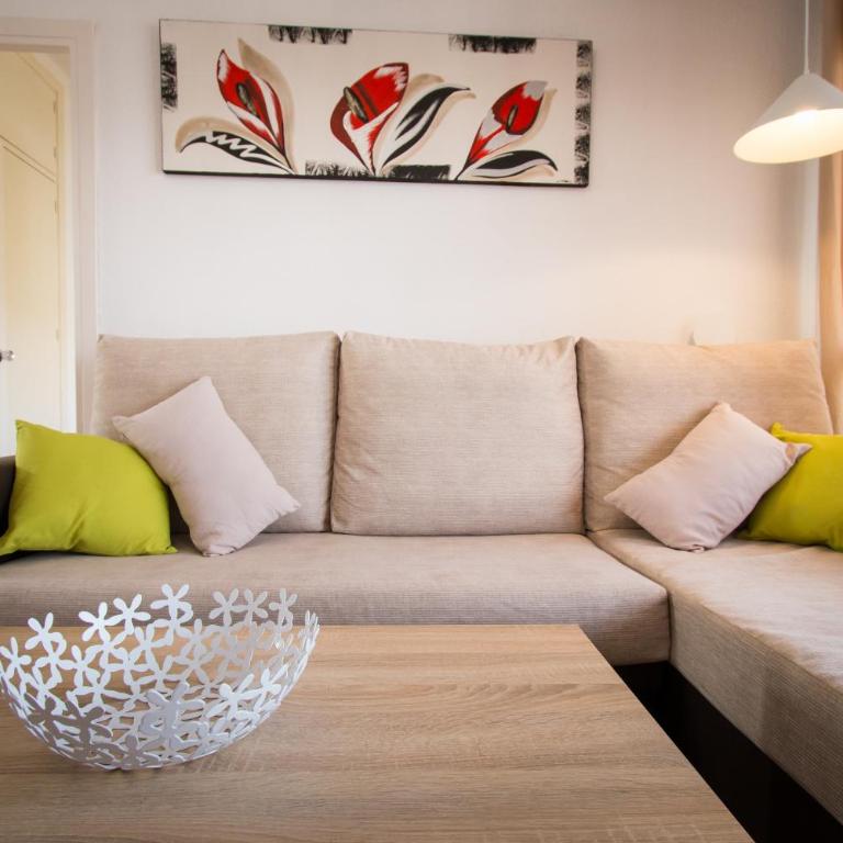 Holidays2Torremolinos Apartamento de 3 dormitorios con terraza y piscina comunitaria - Three-Bedroom Apartment - 35