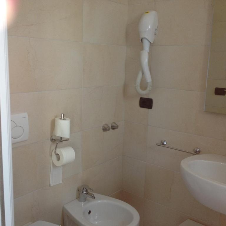 Hotel Trocadero - Doppel- oder Zweibettzimmer - 4