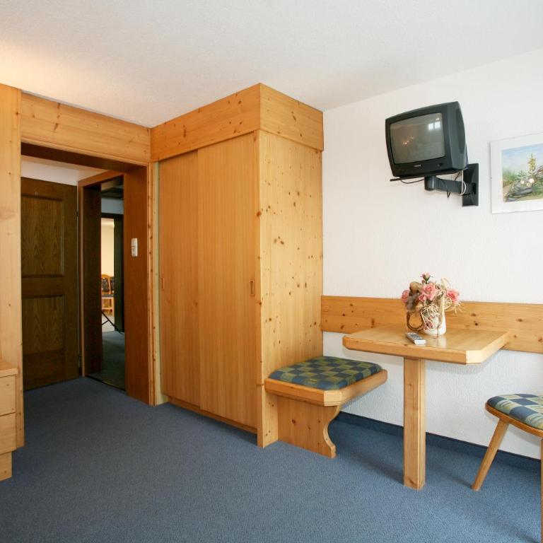 Haus Alpina & Landhaus Schöpf - Doppelzimmer mit Balkon - 8