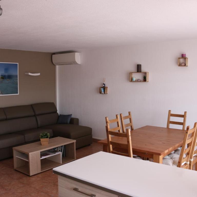 Coeur de Fréjus, L'AMPHITHÉÂTRE, appartement 3 pièces climatisé, terrasse, barbecue, piscine & parking - Apartment with Terrace - 4