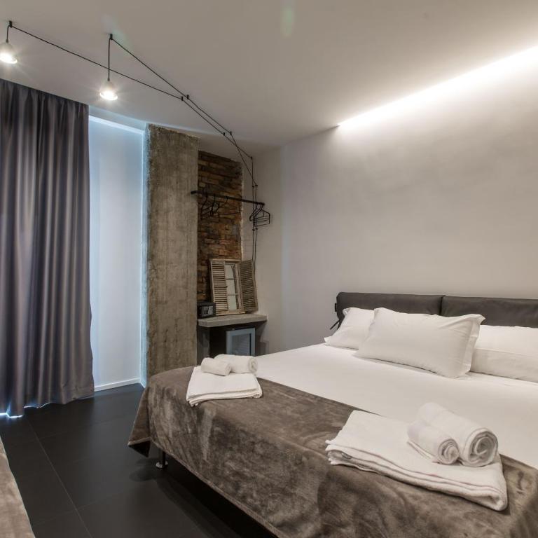 The Boutique Napoli Suite - Camera Tripla Deluxe con Balcone - 3