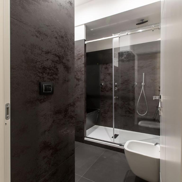 The Boutique Napoli Suite - Camera Tripla Deluxe con Balcone - 9