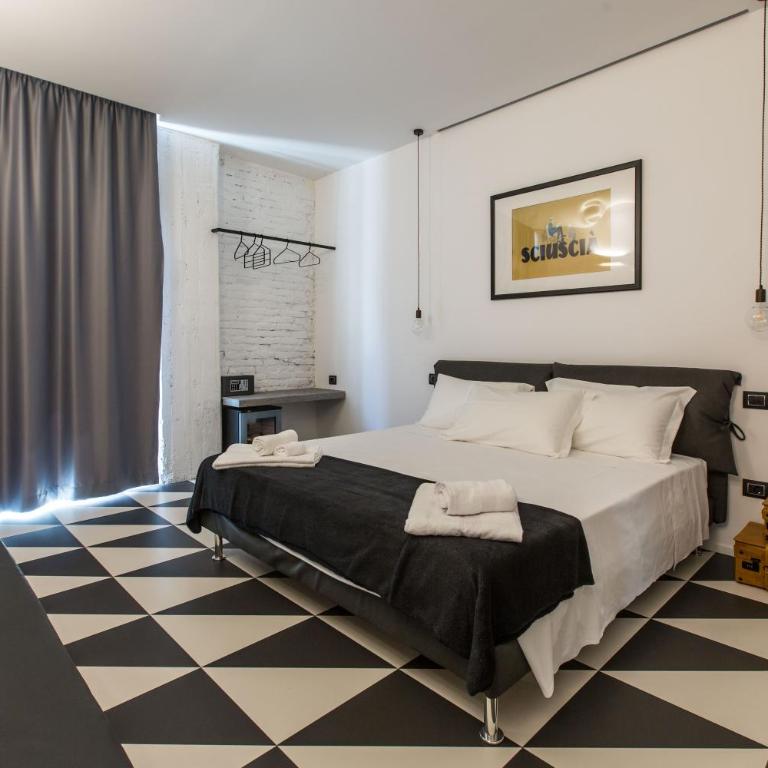 The Boutique Napoli Suite - Camera Tripla Deluxe con Balcone - 6