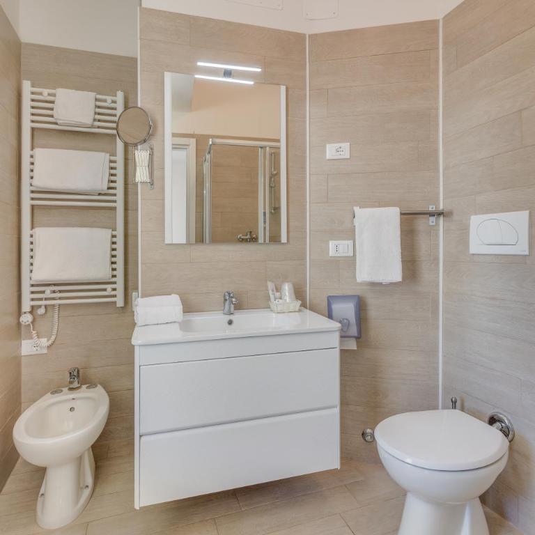 Hotel Austria - Camera Familiare (2 Adulti + 1 Bambino) - 3