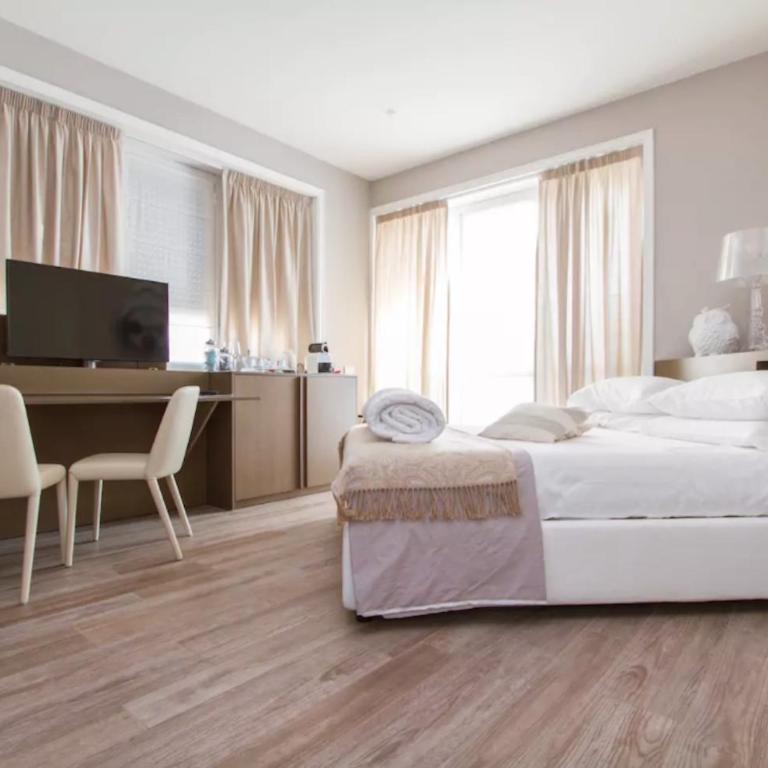 Ginevra Rooms - Camera Matrimoniale Deluxe con Balcone - 1