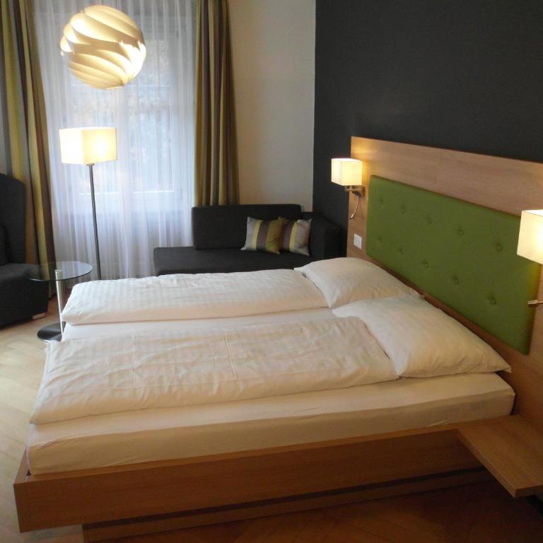 Waldhotel Unspunnen - Standard Dreibettzimmer mit Balkon - 1