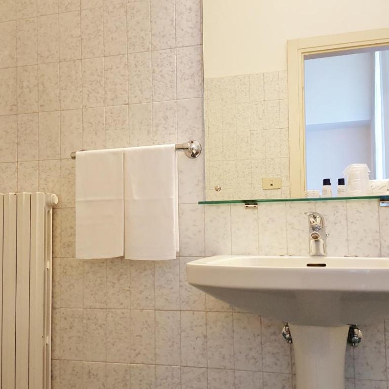 Hotel Roma e Rocca Cavour - Camera Singola Comfort - 5