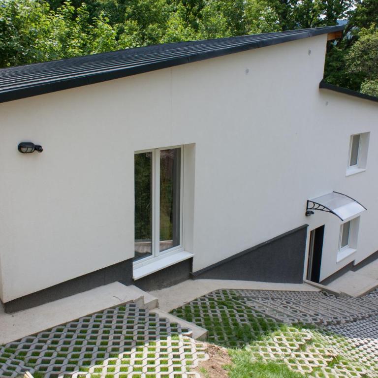 Haus Bierherr - Apartment with Garden View - 8