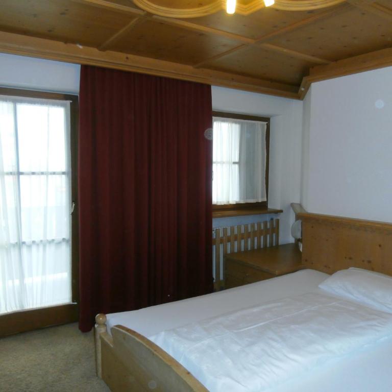 Piccolo Hotel Gurschler - Double Room with Balcony - 8
