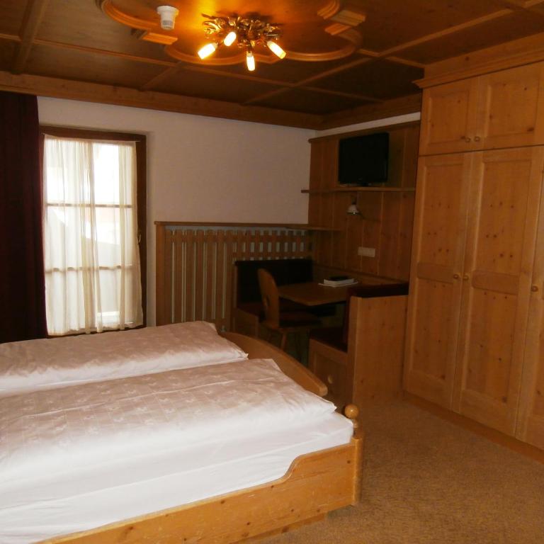 Piccolo Hotel Gurschler - Double Room with Balcony - 9