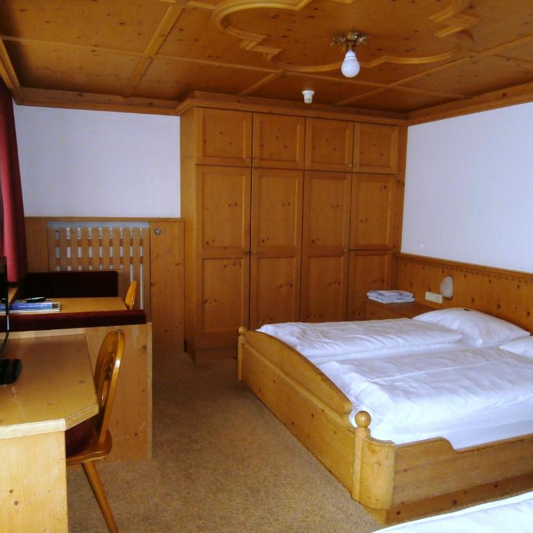 Piccolo Hotel Gurschler - Triple Room with Balcony - 12