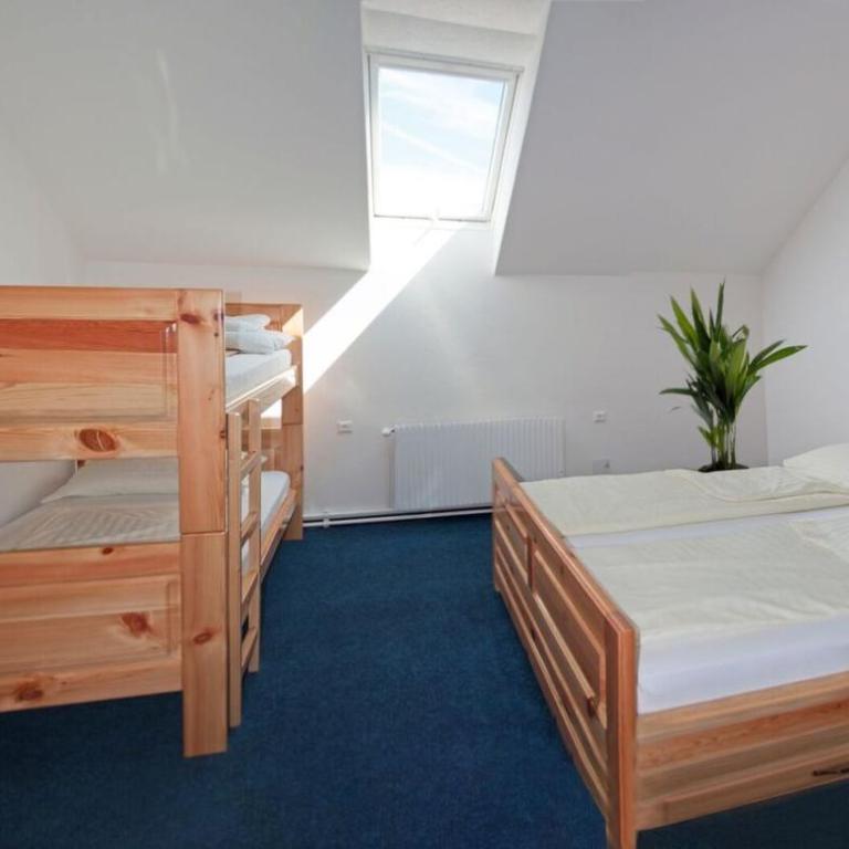 Gasthaus Pension Goldeck - Camera Quadrupla con Bagno in Comune - 3