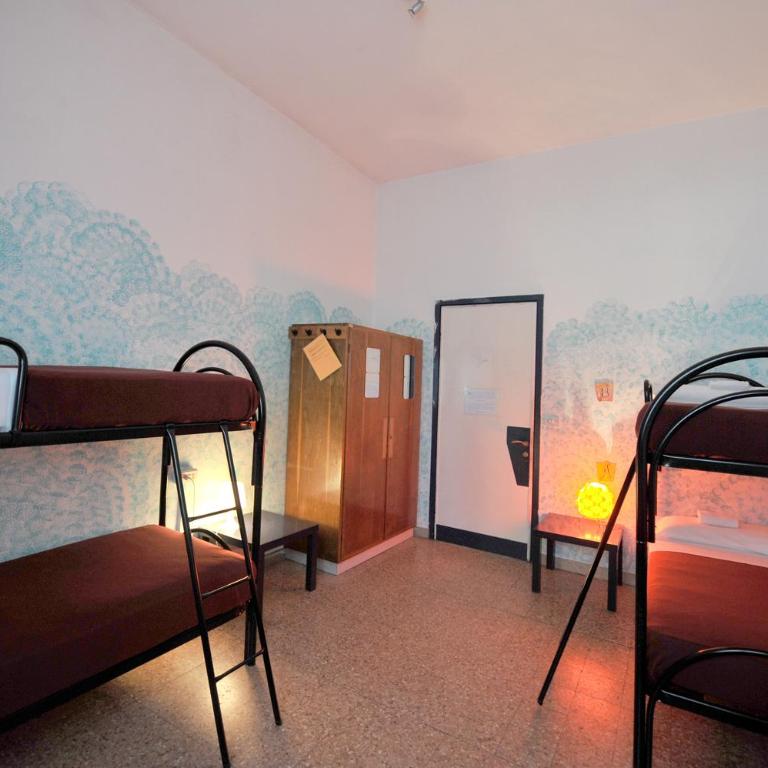OstellOlinda - Posto Letto in Dormitorio Misto con 4 Letti - 3