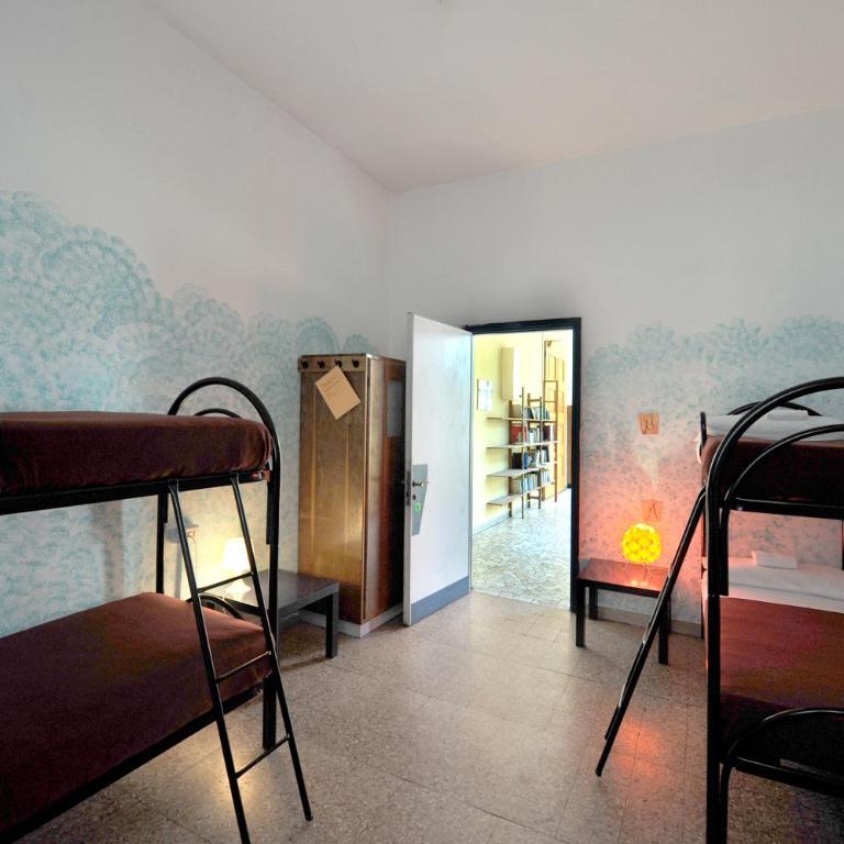 OstellOlinda - Posto Letto in Dormitorio Misto con 4 Letti - 1