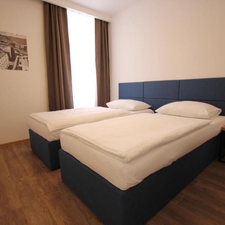 Riverside Residence - Dvokrevetna Soba sa Bračnim Krevetom - 1