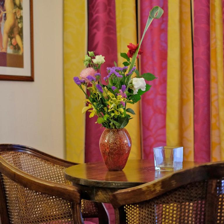 Villa Madrina Lovely and Dynamic Hotel - Suite with Terrace - 5